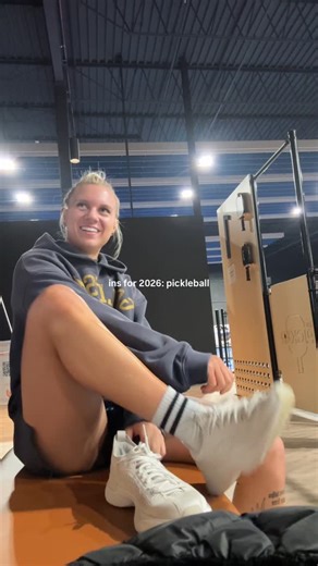 Ellen Nieman on Instagram: "ins for 2026: pickleball 🤝🏼 ICYMI: it’s the first @youngla drop of the year!!!! & it’s a super sick collab with golds gym 🔥hoodie & shirt in video both drop TODAY!!!! drop goes live @ 12pm pt / 3pm et code “ELLEN” to save 15% 🫶🏼 also lmk if you like the voiceovers & I can do more of them! :)"