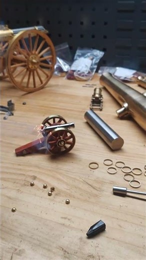 The mini Napoleon cannon on the desktop is firing!