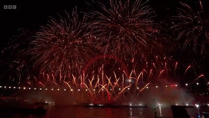 Jet2 holiday meme appears in London New Year’s Eve fireworks display