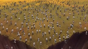 O FUTURO DA HUMANIDADE - Escravos da Tecnologia - Animação Steve Cutts Amimação super realista mostra a realidade de um futuro onde a tecnologia fará de nós zumbis controlados e escravos dela, ou quem sabe já ateé seja presente, ao criador o animador Stevie Cutts, abaixo deixo link do canal dele, o link do video Original Canal de Stevie Cutts https://www.youtube.com/user/steviecutts | Pensadores Contra o Sistema