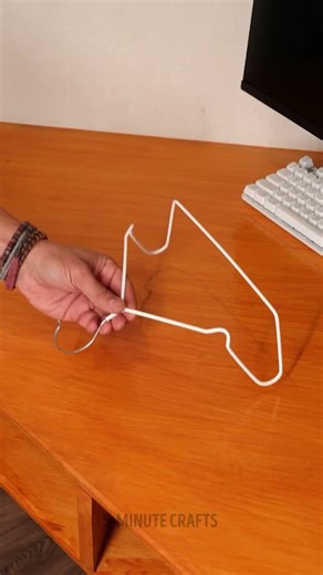 Would you try or is it crazy❓DIY laptop stand from a hanger