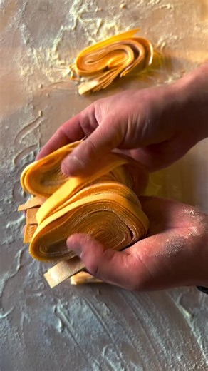 Tagliatelle in the making 🍝👀 what’s your favourite Pasta shape ❓ Making egg yolk only pasta dough ( egg whites were used for big batch of meringue ) #pastamaking #pastaman #food #egg #handmade