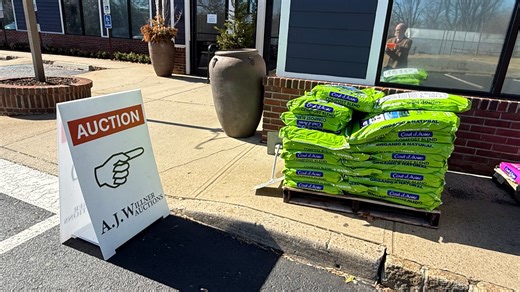 What 1663 Market, successor to Sickles, is auctioning in Little Silver