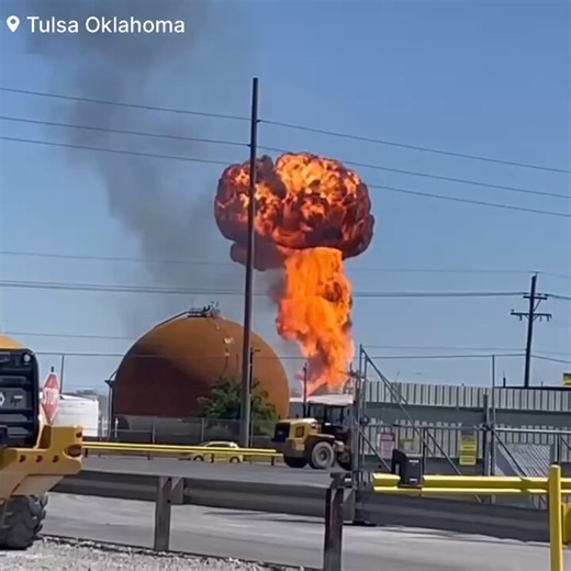 🚨#BREAKING: Numerous emergency crews are responding after a large explosion sparked a massive fire at the refinery plant. 📌#Tulsa, | #Oklahoma.Watch as numerous emergency crews and firefighters are on the scene after a large explosion occurred at the HF Sinclair refinery plant in Tulsa, Oklahoma. Massive flames and thick black smoke could be seen rising from the facility for miles, with multiple explosions reportedly heard in the area. Officials say the cause of the explosion remains unknown a