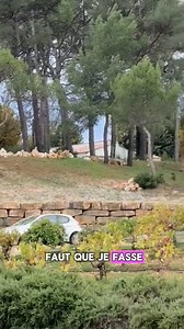 🎤 🎥 Aujourd’hui, je suis parti à la rencontre d’un personnage incontournable de Nans-les-Pins : le fameux « monsieur du rond-point », celui que tout le monde a déjà vu au moins une fois mais que pas grand monde connaît au final 🤔❓ Dans cette interview inédite, je lui demande : 👉 pourquoi il fait coucou aux automobilistes 👉 depuis quand il fait ça 👉 ses motivations 👉 les réactions des automobilistes Un moment authentique, simple et humain, qui reflète parfaitement l’esprit de notre territo