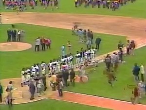 ⚾️🏟On April 15, 1976 in the debut of the “new” Yankee Stadium, 52,613 fans watch the Yankees beat Minnesota on Opening Day, 11-4. Bob Shawkey, the winner of the 1923 Yankee Stadium opener, throws out the ceremonial first pitch in the ballpark that has been completely rebuilt from top to bottom, with the replacement of the fences, the seats, the roof, and the original grandstand. Take a look back at the opening ceremonies as Bob Sheppard introduces Joe Louis, Mickey Mantle, Joe DiMaggio and othe