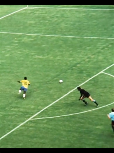 Pele and Valverde: Legends of Football