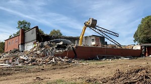 Work has begun on the complete reconstruction of the Linden Park and Community Center. ⁣ ⁣ The new center will have numerous state-of-the-art features, including Columbus Recreation and Parks’ first-ever elevated walking track, a fitness room, dance studio, and a demonstration/teaching kitchen, complete with video recording/streaming capability. The 20-acre park renovation includes well-lit walking paths, an open shelter/performance space and a Columbus Blue Jackets-themed playground.⁣ ⁣ Additio