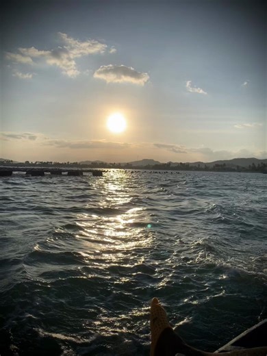 Nhưng em ở đây mà - Tìm kiếm kết nối cảm xúc