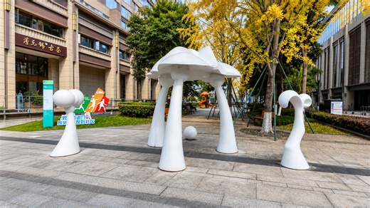 A dreamlike white installation hides behind China’s autumn trees