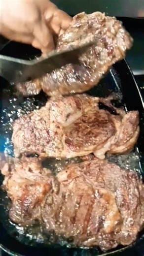 Entrecôtes grillées plantains pommes de terre sautées et salade #Entrecôte #ViandeGrillée