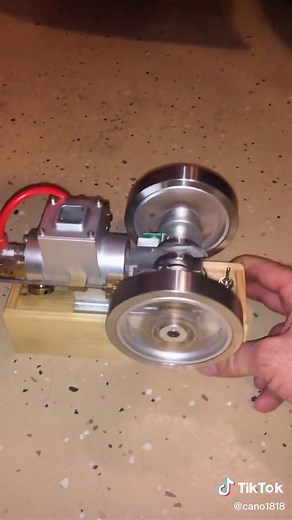 This is a hit and miss engine. #hitandmiss #hitandmissengine #engine #rotary #nitromethane #gasoline #onlyinmycalvins #rcengine #ImoniCarly #miniengine #fyp #pringlescanhands #foryoupage #enginediy #stirlingkit #combustion #nitrous #sparkplug