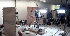 Le robot Atlas sait maintenant se déplacer debout en terrain accidenté