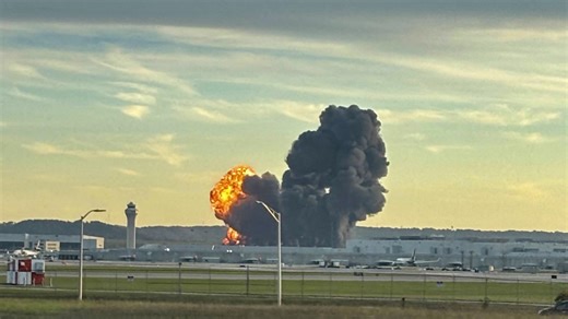 Au moins onze morts dans l’accident d’un avion-cargo aux États-Unis