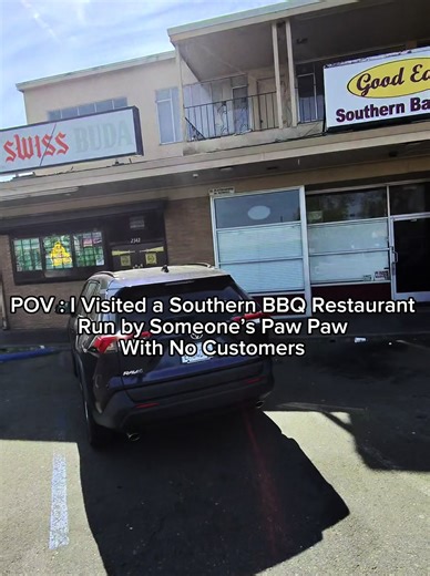 This Southern BBQ restaurant in Sacramento is a 10/10. It’s run by a a one man band and his name is Eric. Make sure yaw go support this man 🫡✊🏿 the address is 2342 fruitridge Sacramento ca #pov #soulfood #bbq #foodreview #sacramento