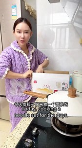 51K views · 1.7K reactions | Starting the day on a high note, I whip up breakfast for my family of five, while my husband helps the kids get dressed and my mother-in-law lends a hand with my daughter's hair - a perfect example of teamwork making the dream work! #记录真实生活 #vlog日常 #全职妈妈日常 #家庭日常 #婚后生活 | 瀚宝妈妈和爸比 | Facebook
