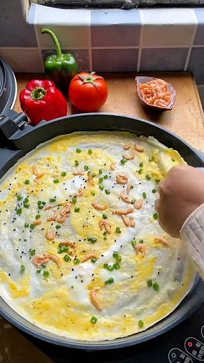 5-Min Egg & Shrimp Pancake — Fastest Home Breakfast! 🍤🥚 #QuickBreakfast #ShrimpEggPancake #EasyCooking #NoKnead #MorningHack | Bite And Bliss