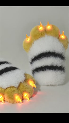 Shocking! ！！Humans actually have furry claws growing on their hands!! Let's find out what's going on here? ！#claw #gloves #furry ##fursuit #cute