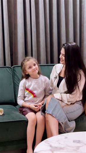 Divya Shah | MomBlogger on Instagram: "Winter aate hi layers badh jaati hain, par immunity? ❄️😄 Weather change ke saath bachchon ko sirf garam kapdon ki nahi, strong immunity support ki bhi zarurat hoti hai. Isi liye ghar ke khaane ke saath, I trust Gritzo SuperGummies for 7+ years 💖 ✅ 21 Essential Vitamins & Minerals ✅ No Added sugars, preservatives or artificial colours ✅ Natural Strawberry Flavour So moms, this winters sirf layers nahi immunity ko bhi andar se strong banao. ✨ Use code “DS50