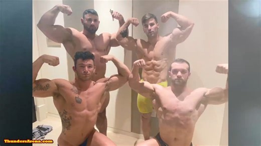 看看斯蒂尔穿牛仔裤的样子多壮！