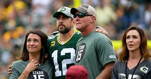 Brett Favre Reacts to Aaron Rodgers' Rift With Packers