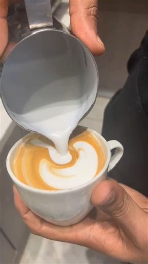 AMEZING ART #coffeeday #espressoblend #espressocup #coffebeans #espresso #geishacoffee #coffeesample