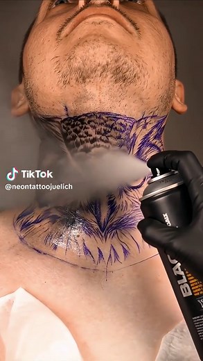 Einzigartige Neon-Tattoos und Ideen für Männer