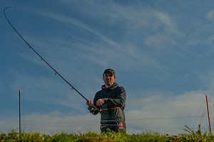 USING DISTANCE STICKS! 🚀 In the latest Fishing Gurus Adam Rooney takes you to the renowned Boddington Reservoir for some lessons in DISTANCE feeder fishing for carp! 💪🏼🎣 Here's just one of the many lessons to be learned in the information-packed chapter! 🔥 FREE DVDs are hitting tackle shops NOW, and here's how you can view this video and more from the new Fishing Gurus: a) Go To YouTube... b) Search For TackleGuruTV... c) Click on Fishing Gurus Volume 1... d) Pick your chapter and enjoy! #f