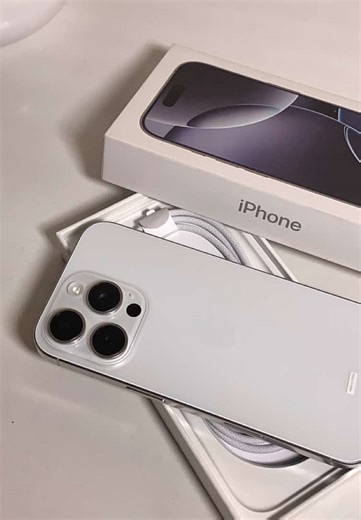 Unboxing the White Titanium iPhone 16 Pro