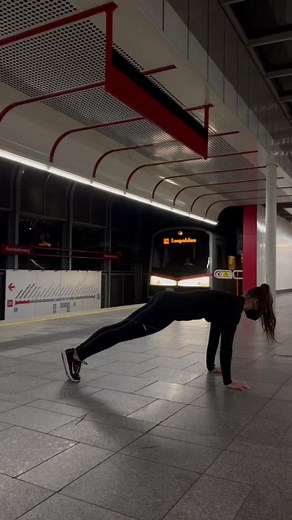 Mastering the Handstand: Tips and Techniques for Success