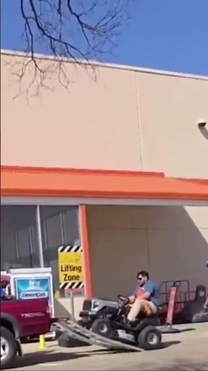 Ramp Rumble: Lawn Mower Load Fail!