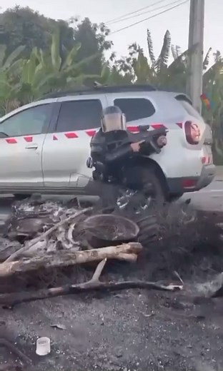 R.O on Instagram: "~Scenes from New Caledonia A video from the overseas French territory of New Caledonia seemingly shows Police Officers deployed from Mainland France “Circling the Wagons” in what appears to be a stressful situation. Various Specialised French Security units such as RAID and GIGN have been deployed to the Island located some 16,000 Kilometres from mainland France after heavy protests erupted in New Caledonia following a proposal to grant French residents who have lived in the t