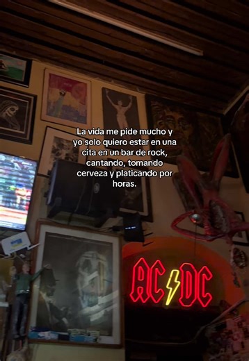 Cita en bar de rock: rock, cerveza y pláticas