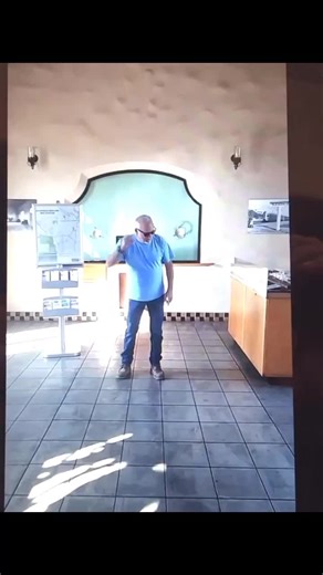 I’m the loudest finger snapper in the Guinness book of world records make this blow up #fyp