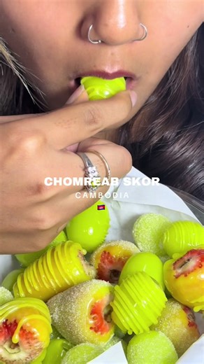 That’s exactly the way we like it 👌🏼🔥 #candy #cambodia #asmr #candiedfruit