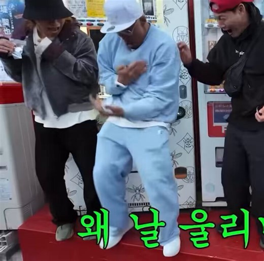 daesung jumping away in FEAR from bugs YOU ARE A 36 YEAR OLD MAN WITH BIG MUSCLES 😭😭😭😭😭