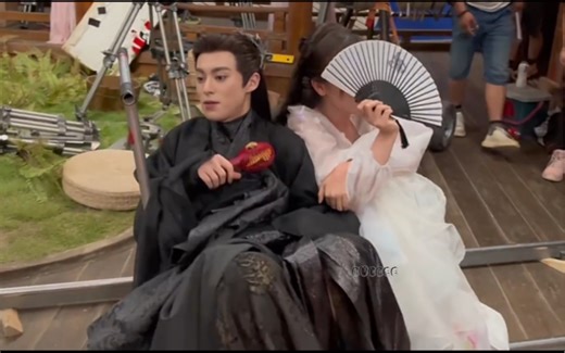 三分钟内总有你没看过的新糖吧～我们是彼此的私人摄影师·向日葵小姐&不会跳舞先生～