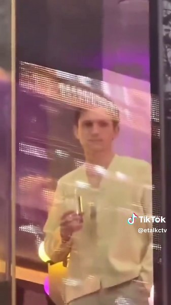 The way they support each other! 🥹 While Tom Holland was cheering on Zendaya at the 'Challengers' U.K. premiere, the actress revealed she's also been putting in the supportive partner work by helping her boyfriend learn lines for 'Romeo and Juliet'. ❤️ (🎥: X/InStyle) #Zendaya #TomHolland #RomeoAndJuliet #Interview #Challengers #SpiderMan #Couple #Edit #Tomdaya