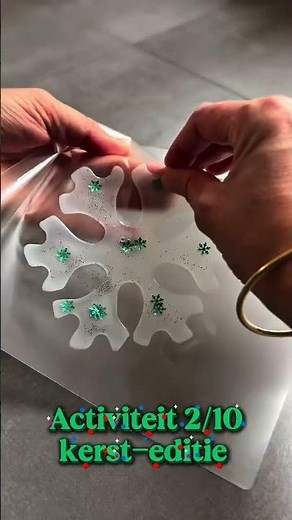 Christmas Snowflake STEM Activity for Kids #christmas #mom #preschoolmom #diy #art #steamkids