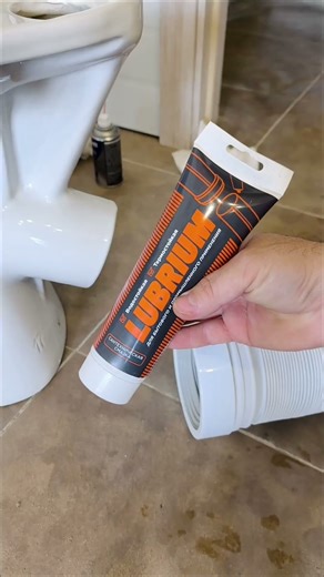 Every plumber should know this secret! How to easily install a corrugated drain pipe on a toilet!