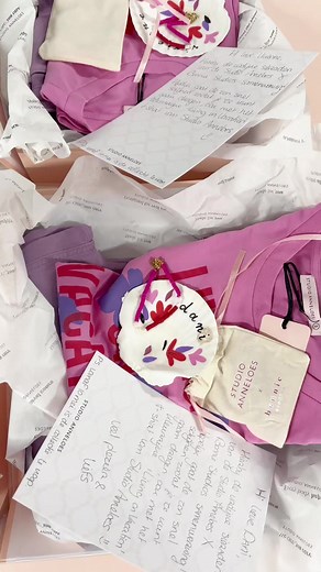 Studio Anneloes X Bonnie Studios on tour ❤️💖🌸 #studioanneloes #anneloes #bonnie #bonniestudios #saxbonnie #studioanneloesxbonnie #sieraden #necklace #bracelet #ketting #armband #livingonvacation #ibiza #pink #roze #rood #red #lila #amsterdam #getinspired | Studio Anneloes