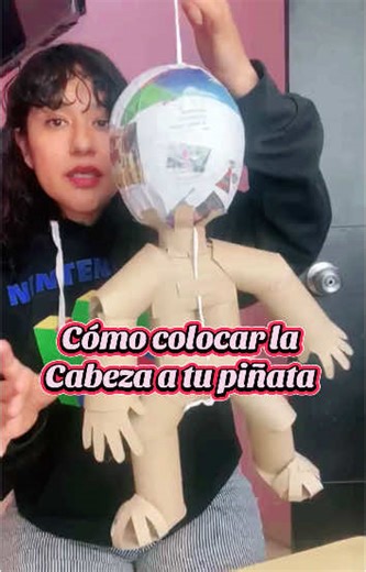 Cómo colocar la cabeza a una mini piñata de héroe