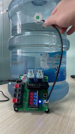 Non-contact liquid level sensor