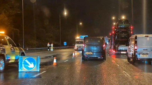 📌 BUCKINGHAMSHIRE: INCIDENT, M40 🟩 UPDATE: All lanes have reopened on the M40 southbound between Junction 4 and Junction 2. 🟥 UPDATE: [07:09] Traffic released past crash scene. Lane 1 and 2 (of 4) remain closed. Vehicle recovery in progress. Severe delays southbound between Junction 4 and Junction 2. 🟥 UPDATE: [06:46] Traffic currently held southbound between Junction 4 and Junction 2 due to a road traffic collision believed to be near Junction 3. 🟥 INCIDENT: Unconfirmed reports of a road t
