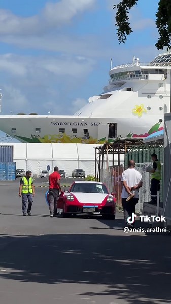 Hello moi c’est Anaïs 🌺 je suis française et j’habite à l’île Maurice depuis 4 ans ! 😄 Tu prévois de venir à l’île Maurice ? 🇲🇺 Ça tombe bien, j’ai créé mon Guide de voyage complet avec toutes mes adresses préférées, conseils, contacts & bons plans pour que tu puisses vivre un séjour inoubliable 🌴 🥥 Rendez-vous sur mon lien en bio pour télécharger un extrait gratuit, il t’aidera à découvrir et planifier facilement le voyage de tes rêves ! PS : Je ne suis rémunérée par personne pour recomma