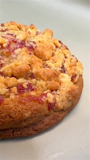 ✨Nuestra nueva Guava Crumble cookie combina una galleta suave rellena de guava, cubierta con topping de guava y crumble de galleta. ✨ Si amas las galletas recién horneadas, con sabores únicos y una experiencia dulce diferente… estás en el lugar correcto. En Drunken Cookies creamos galletas New York style y cookie shots que te harán regresar por más. 📍 Puerto Rico | Pide la tuya hoy por getdrunken.com y disfruta de postres irresistibles hechos con amor. #DrunkenCookies #GetDrunken #PuertoRico | 