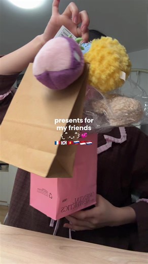 Thoughtful Gifts for Friends: Celebrating Friendship