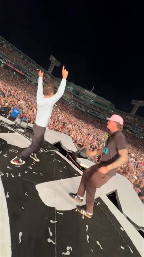 “Sweet Caroline” singalong with Blink-182… core memory MADE. | Live Nation Concerts