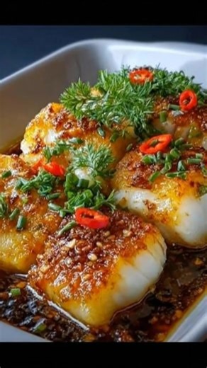 Easy Ginger Soy Cod 🐟 40 Protein Tender, flaky cod glazed in a savory ginger-soy sauce — quick, flavorful, and perfect for a healthy weeknight meal that tastes better than takeout. 📝 Ingredients: 🫚 ✦ Cod fillets – 200 g ✦ Soy sauce – 2 tbsp ✦ Fresh ginger (grated) – 1 tbsp ✦ Garlic (minced) – 2 cloves ✦ Honey – 1 tbsp ✦ Sesame oil – 1 tsp ✦ Olive oil – 1 tbsp ✦ Green onions (chopped) – 2 tbsp ✦ Fresh dill or parsley – for garnish ✦ Red chili slices – optional 👩‍🍳 Instructions: 1️⃣- Pat cod 
