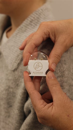 Blomdahl USA on Instagram: "Piercing aftercare 101 ✨ Choosing the right earring matters! Newly pierced ears can take up to a year to fully heal, and that first year is when skin is most sensitive - and most at risk for developing a nickel allergy. When it's time to change out your ear piercing studs, stay with safe, nickel free earrings. Blomdahl's skin friendly earrings are made from Medical Grade Plastic & Medical Grade Titanium, just like our ear piercings studs - making them a safe, gentle f